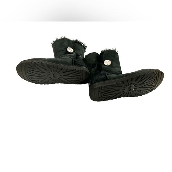 UGG Bailey Button Bling Black Sheepskin Swarovski Crystal Boot Womens Size 8 - Picture 3 of 8